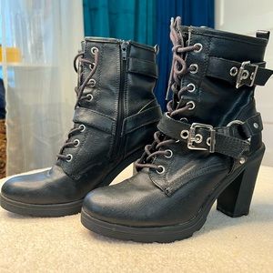 Guess Winter lace up Heeled boot size 7